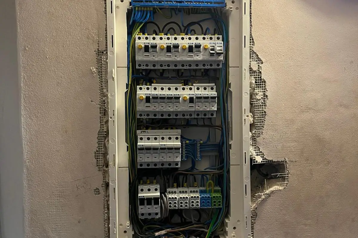 Aleš Burian - Elektroinstalace